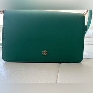 Tory Burch Emerson Chain wallet crossbody.